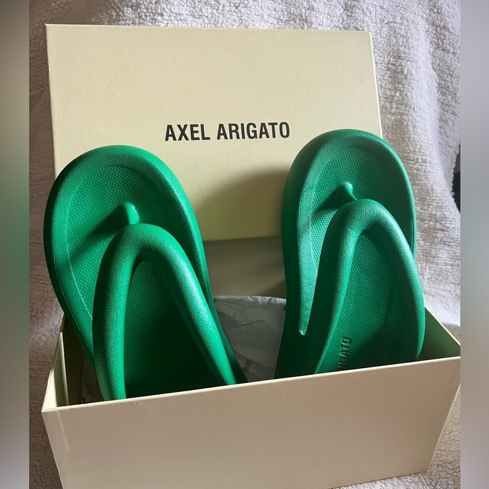 Axel Arigato Flip Flops -Great Color!!